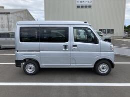 静岡ダイハツの中古車は、展示前に徹底した洗車や室内清掃を実施しております。