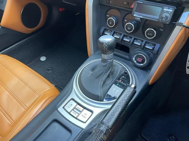 【シフトレバー】シフトも操作しやすく快適なドライブを楽しんでいただけます！