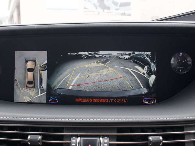 パノラミックビューモニターを装備！上から車両を見下ろしたような映像をナビ画面に表示できます。車両前後左右に搭載した4つのカメラ映像を継ぎ目なく合成！目視では見えない部分もリアルタイムで見れます。