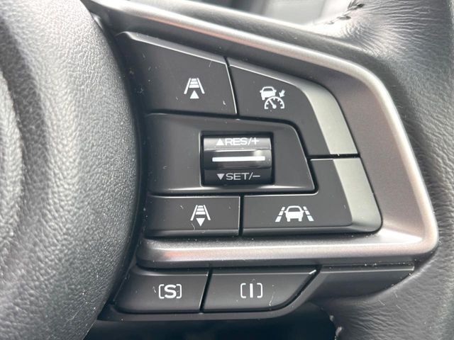 【全車速追従機能付クルーズコントロール】高速道路での長距離走行が楽に！！自動で速度を保つクルーズコントロールが、衝突軽減システムと連携し、前方の車両を感知して車間を保つように速度調節してくれます！！