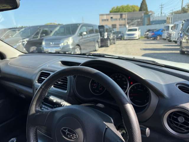 ★ご納車前にガラスコーティングを施工致しますと、洗車の手間も省け輝きが長期間持続いたします、施工時に細かな傷であれば綺麗になりますどうぞご利用ください。