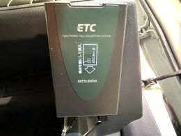 【ETC】高速道路の料金所をストレスなく通過！話題のスポットやサービスエリアに多い「スマートIC」利用時は必須のアイテムです。当店でセットアップを実施、ご納車当日からすぐにご利用いただけます！