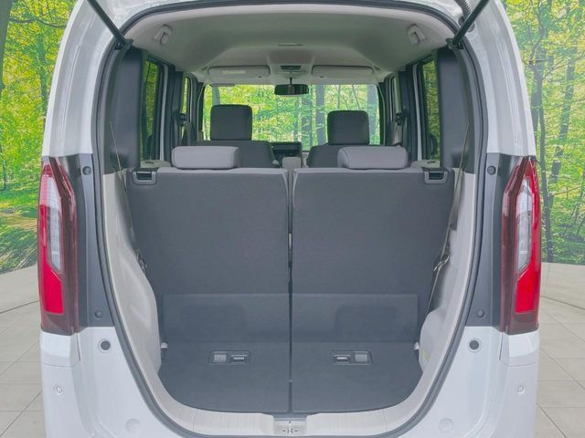 普段のお買い物や通勤、送迎等に十分な荷室スペースを確保しております。セカンドシートを倒すと、大きな荷物の積載も可能です♪