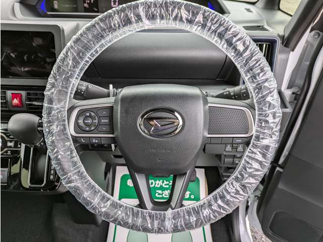 オートエアコン標準装備です。簡単操作で車内が設定した温度になるまで風量、吹き出し口を自動的に調整してくれます。いつでも快適な運転が楽しめます。