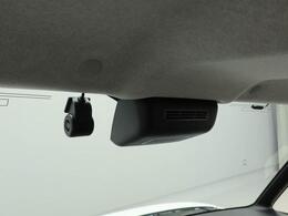 【ドライブレコーダー】 安心・安全なカーライフに必須のドライブレコーダーを装備！走行中はもちろん、あおり運転や事故に遭遇した際の状況も映像で記録し、万一のリスクに備えます。