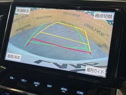 【バックカメラ】駐車時に後方がリアルタイム映像で確認できます。大型商業施設や立体駐車場での駐車時や、夜間のバック時に大活躍！運転スキルに関わらず、今や必須となった装備のひとつです！