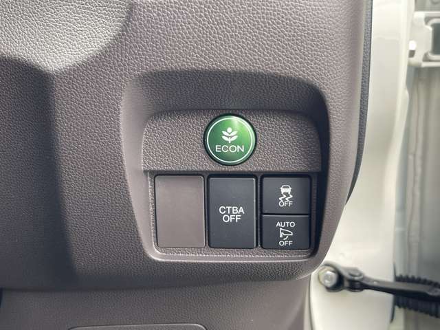 当社は中部運輸局指定工場も完備しておりますので、ご納車前にはベテランの整備士がしっかりと細部まで点検・整備を実施します！ご納車後のアフターサービスも全国チェーンの『ホリデー車検』など充実の設備で安心