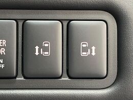 【両側パワースライドドア】スマートキーや運転席のスイッチで後席両側スライドドアの開閉が可能♪電動だから力を入れてドアを開ける必要が無く、小さなお子様でも簡単に開け閉めでき快適です♪