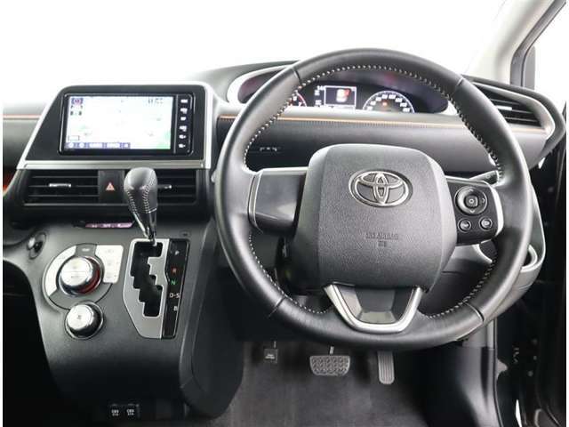 運転席周りです。