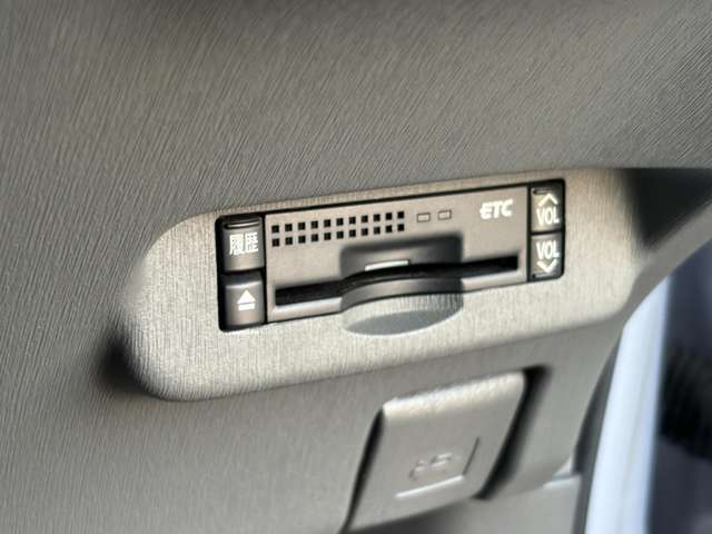 【ETC車載器】有料道路の料金所で、停車することなく通過できます。一般道と高速道路のアクセスが格段によくなるスマートICも利用可能！
