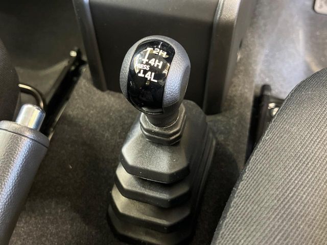 【パートタイム4WD】高い脱出性能を実現するパートタイム4WD。タフな路面も思いのままです。