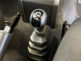 【パートタイム4WD】高い脱出性能を実現するパートタイム4WD。タフな路面も思いのままです。
