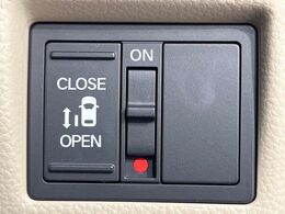 【パワースライドドア】スマートキーや運転席のスイッチでスライドドアの開閉が可能♪電動だから力を入れてドアを開ける必要が無く、小さいお子様でも、重い荷物を持っている時もラクに開け閉めできます♪