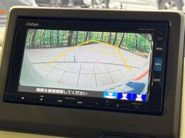【バックカメラ】駐車時に後方がリアルタイム映像で確認できます。大型商業施設や立体駐車場での駐車時や、夜間のバック時に大活躍！運転スキルに関わらず、今や必須となった装備のひとつです！