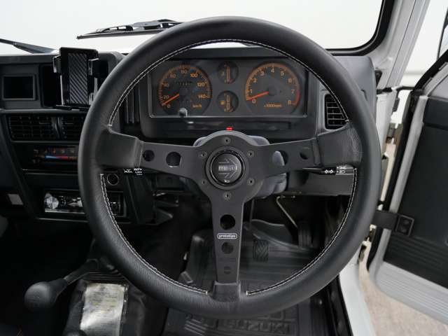 ☆弊社では小売りを始め、業販も行っております☆一週間に店頭に入ってくる車は60台以上！☆年間約7000台以上の取引があります！軽自動車　スーパーカーまでお車の事はなんなりとご相談くださいませ！！