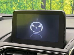 【メーカー純正ナビ】インテリアに溶け込むスタイリッシュな「専用設計」メーカーナビを装備♪視認性や操作性など基本性能にも優れ、より上質なカーライフをお楽しみいただけます。