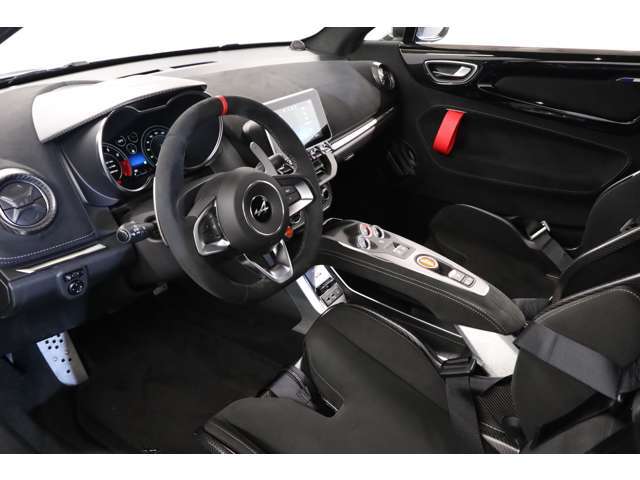 1オーナー、内外装コンディションも申し分ない限りです。勿論禁煙車、芳香剤やペット臭もございません。