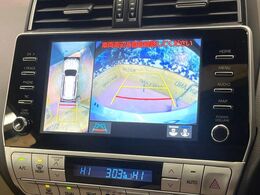 【パノラミックビューモニター】専用のカメラにより、上から見下ろしたような視点で360度クルマの周囲を確認することができます☆死角部分も確認しやすく、狭い場所での切り返しや駐車もスムーズに行えます。