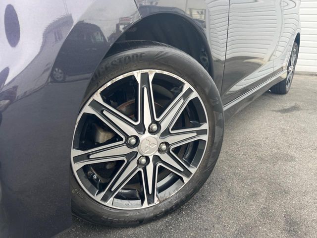 お車を安心してお乗りいただく為には、足回りの定期点検が欠かせません。サービスサポート（有償保証）では無料点検もご提供しており、安心のカーライフをお過ごしいただけるサポート体制が整っています。