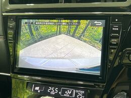 【バックカメラ】駐車時に後方がリアルタイム映像で確認できます。大型商業施設や立体駐車場での駐車時や、夜間のバック時に大活躍！運転スキルに関わらず、今や必須となった装備のひとつです！