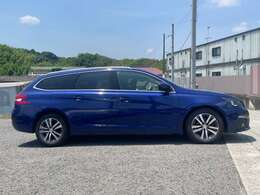 当店は近畿運輸局長の許可を得た認証整備工場です。ご納車時はもちろん、アフターメンテナンスもお任せください。ディーラー出身の欧州車に精通した専属整備士がキッチリと修理・メンテナンスいたします。