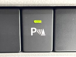 【リアコーナーセンサー】バンパーに付いたセンサーが障害物を検知！一定の距離に近づくとアラートで教えてくれます♪狭い駐車スペースや車庫入れ時も安心ですね☆