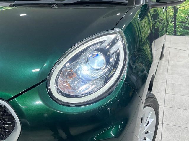 【LEDヘッドライト】悪天候や夜間走行時も良好な視界を確保し安心して運転できる高輝度LEDヘッドライトを装備！点灯速度が早く、消費電力も抑えられています。