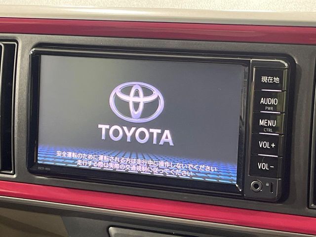 【純正ナビ】人気の純正ナビを装備しております。ナビの使いやすさはもちろん、オーディオ機能も充実！キャンプや旅行はもちろん、通勤や買い物など普段のドライブも楽しくなるはず♪