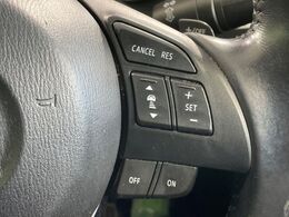 【マツダ・レーダークルーズコントロール】高速道路での長距離走行が楽に！自動で速度を保つクルーズコントロールが、衝突軽減システムと連携し、前方の車両を感知して車間を保つように速度調節してくれます！！