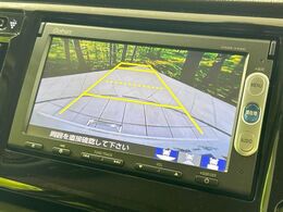 【バックカメラ】駐車時に後方がリアルタイム映像で確認できます。大型商業施設や立体駐車場での駐車時や、夜間のバック時に大活躍！運転スキルに関わらず、今や必須となった装備のひとつです！