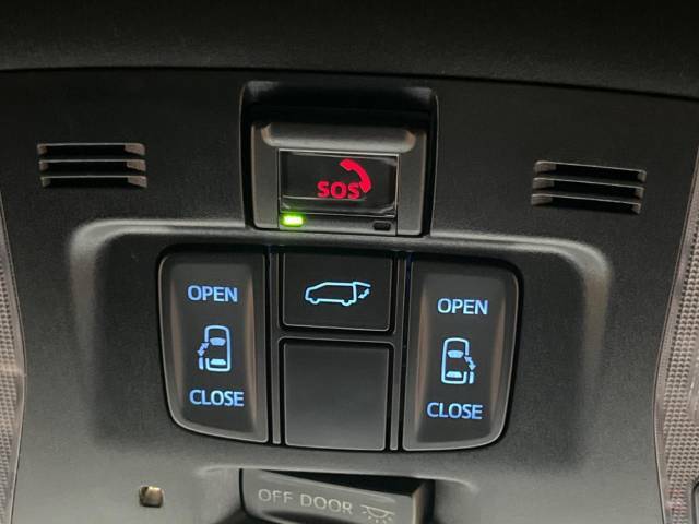 【両側パワースライドドア】スマートキーや運転席のスイッチで後席両側スライドドアの開閉が可能♪電動だから力を入れてドアを開ける必要が無く、小さなお子様でも簡単に開け閉めでき快適です♪