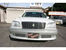 厳つい顔・クラウンと言う感じです。