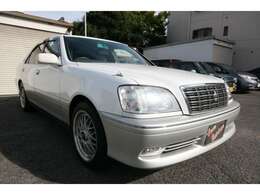 高級セダン・走行距離の少ないお車です。