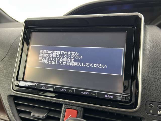 【純正ナビ】専用設計で車内の雰囲気にマッチしたナビが装備されています！利用時のマップ表示は見やすく、いつものドライブがグッと楽しくなります！