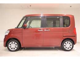 人気の助手席側（歩道側）電動スライドドアが付いています！小さなお子様が見えるご家庭では隣の車にドアが当たらないか心配…そんな悩みも解消されます。スイッチで開閉も出来ます！挟み込みにはご注意下さいませ。