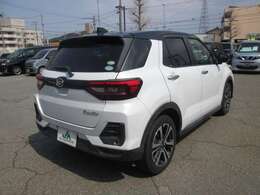 展示場には常時30台以上展示中！お探しの車がきっと見つかりますよ！