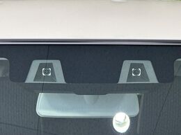 【スズキ　セーフティサポート】走行中に前方の車両等を認識し、衝突しそうな時は警報とブレーキで衝突回避と被害軽減をアシスト。より安全にドライブをお楽しみいただけます。