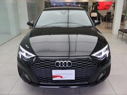 Audi正規ディーラーが高品質をお約束。高度な訓練・教育を受けたAudi専任メカニックが、100項目にもおよぶ精密な点検を実施。すべてクリアしたAudi車だけ、あなたのお手元に届けられるのです