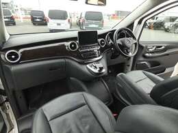 高級感漂うブラックレザーインテリアに先進装備レーダーセーフティーパッケージ（ブラインドスポットアシスト・ディストロニックプラス・レーンキーピングアシスト）等豪華装備満載です！！