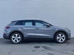 リヤサイドウインドーの後方に小さな三角形の窓を設けた「6ライトキャビン」も、機能と美しさを両立させるAudiの特徴的なデザインです。