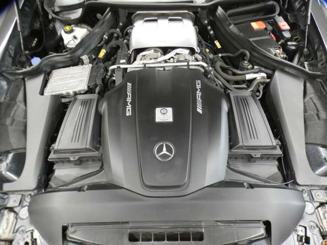 【主要諸元】V型8気筒DOHCツインターボ/3982cc/7速AT/FR　510ps/66.3kg.m　1750-4750全長455×全幅194×全高129