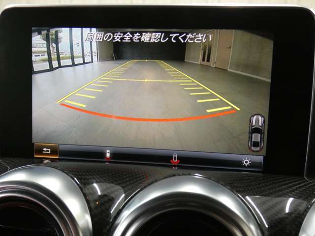 駐車の苦手な方にも安心なパーキングアシストリヤビューカメラ！