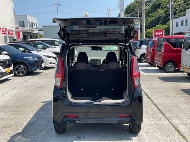 軽自動車ながら広いスペースが確保され様々な荷物を積む事ができます