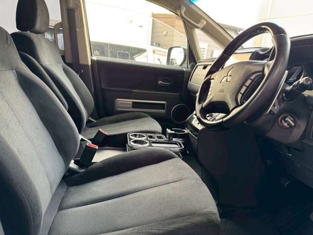 内装と幅広いパーツ取付を受け付けています。部品を事前に購入していても対応可能です。