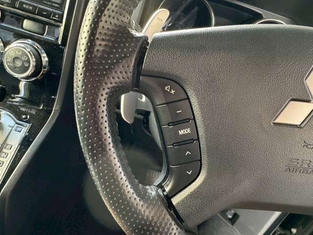 ◆ステアリングスイッチ【目線はそのままの手元操作でナビなどの操作や音量調整が可能です。スイッチを注視しなくても操作ができるのでとても便利♪】★