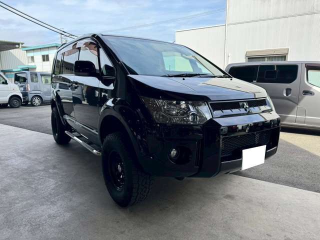 内装と幅広いパーツ取付を受け付けています。部品を事前に購入していても対応可能です。