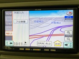 【純正ナビ】人気の純正ナビを装備しております。ナビの使いやすさはもちろん、オーディオ機能も充実！キャンプや旅行はもちろん、通勤や買い物など普段のドライブも楽しくなるはず♪