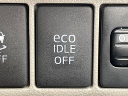 【アイドリングストップ】赤信号や渋滞で停車した際にエンジンを停止し、無駄な燃料の消費を抑えます。燃費向上や環境保護につなげる機能♪エンジンはブレーキを離せば再始動します。