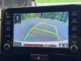 【バックカメラ】駐車時に後方がリアルタイム映像で確認できます。大型商業施設や立体駐車場での駐車時や、夜間のバック時に大活躍！運転スキルに関わらず、今や必須となった装備のひとつです！