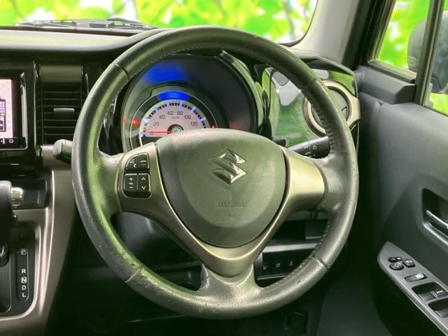 WECARSの展示場では実際に見て、触ってお車をお選びいただけます！知識の豊富な営業スタッフが様々なカーライフをご提案いたします！